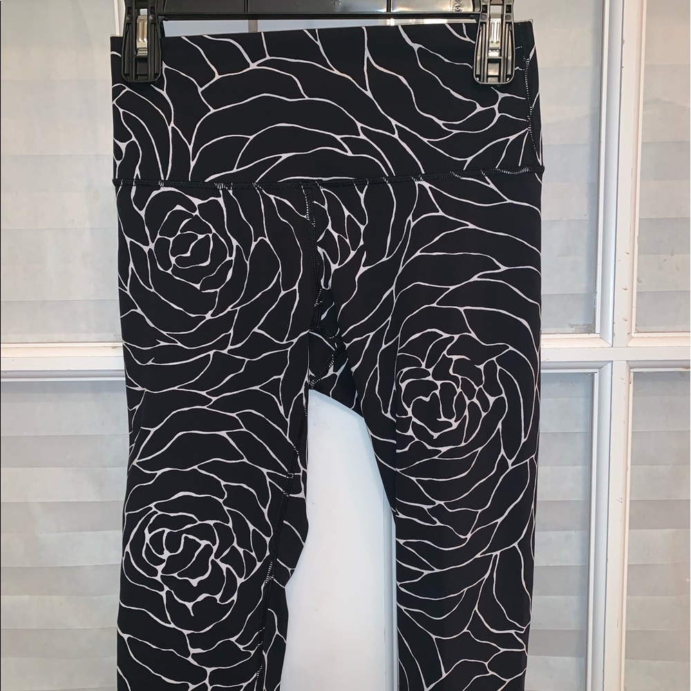 Lululemon Crop Rose Leggings